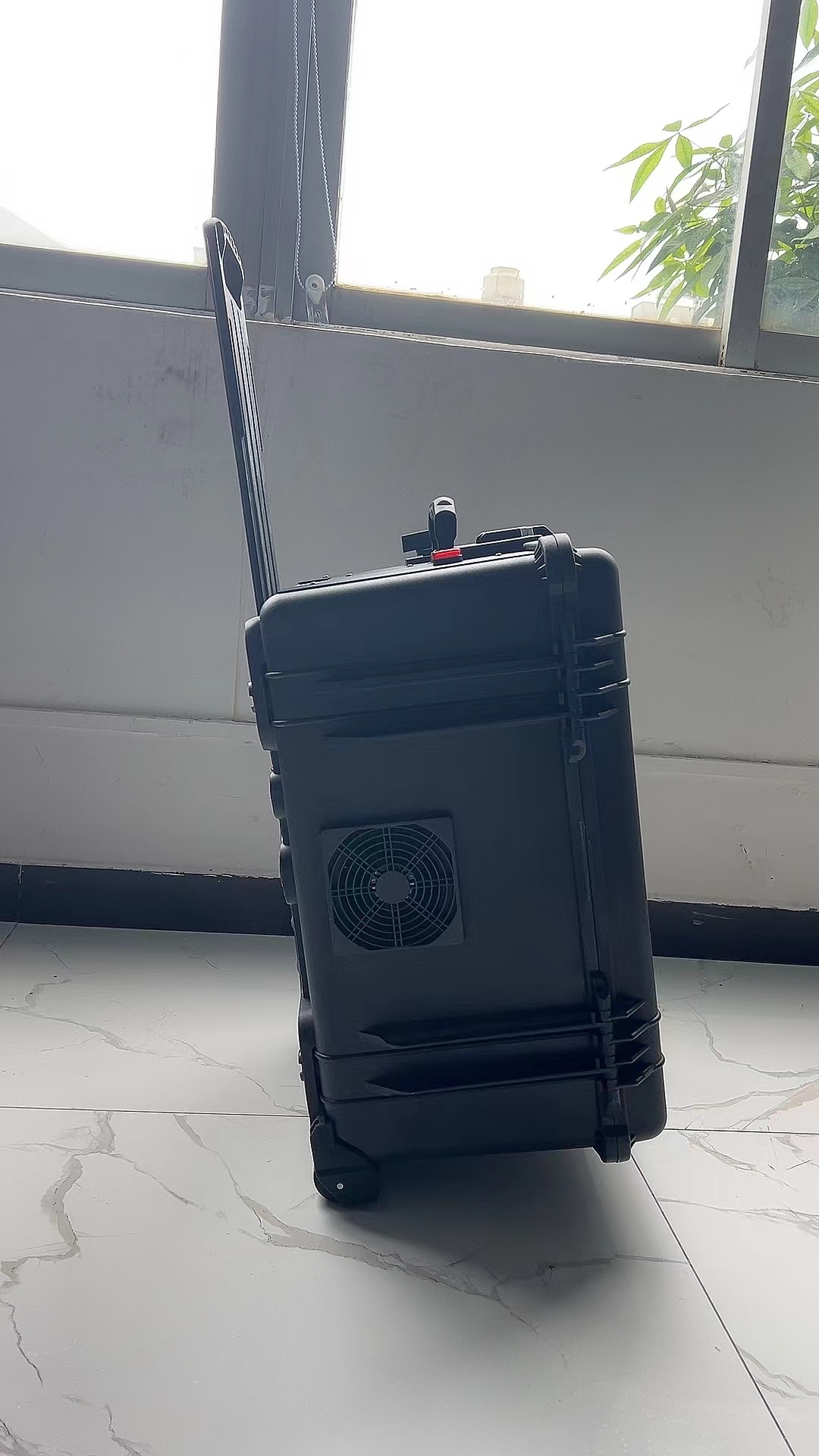 嘉鱼手拉箱型移动通信干扰器